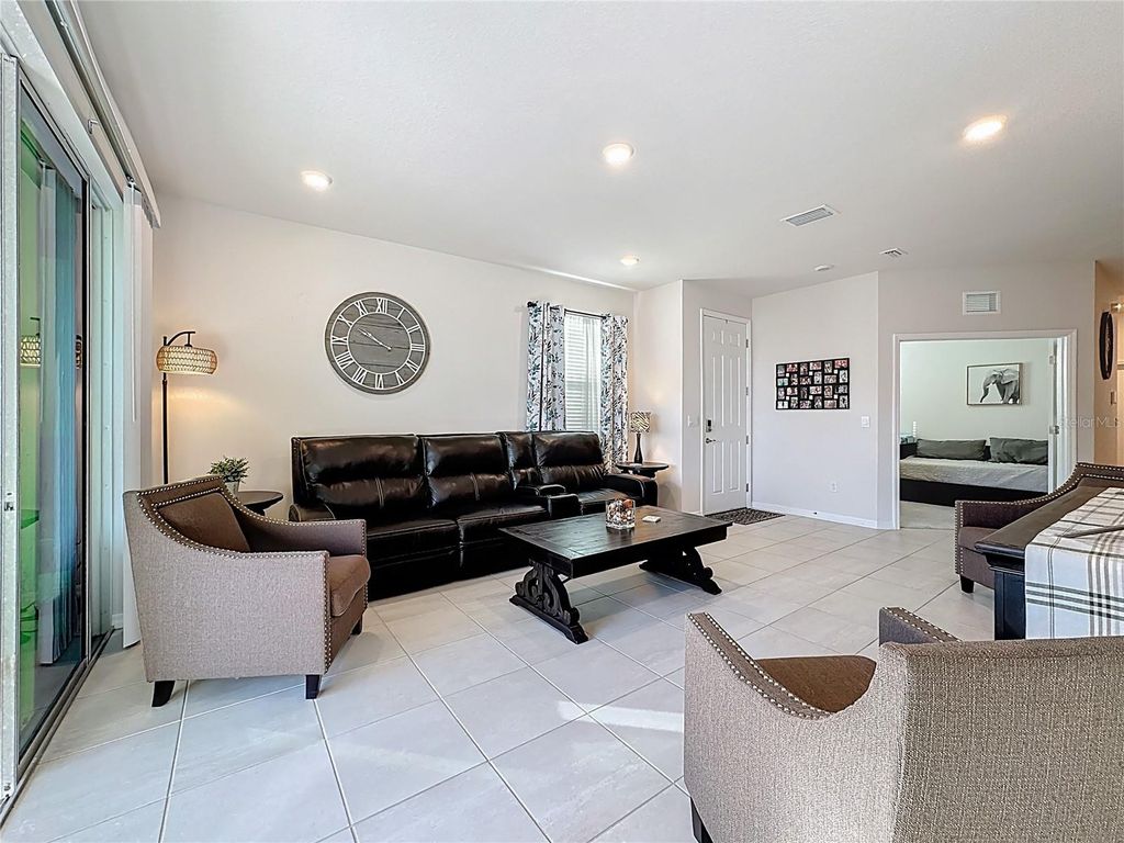 Image 13 of property listing at 621 157TH COURT E, Bradenton, FL 34212