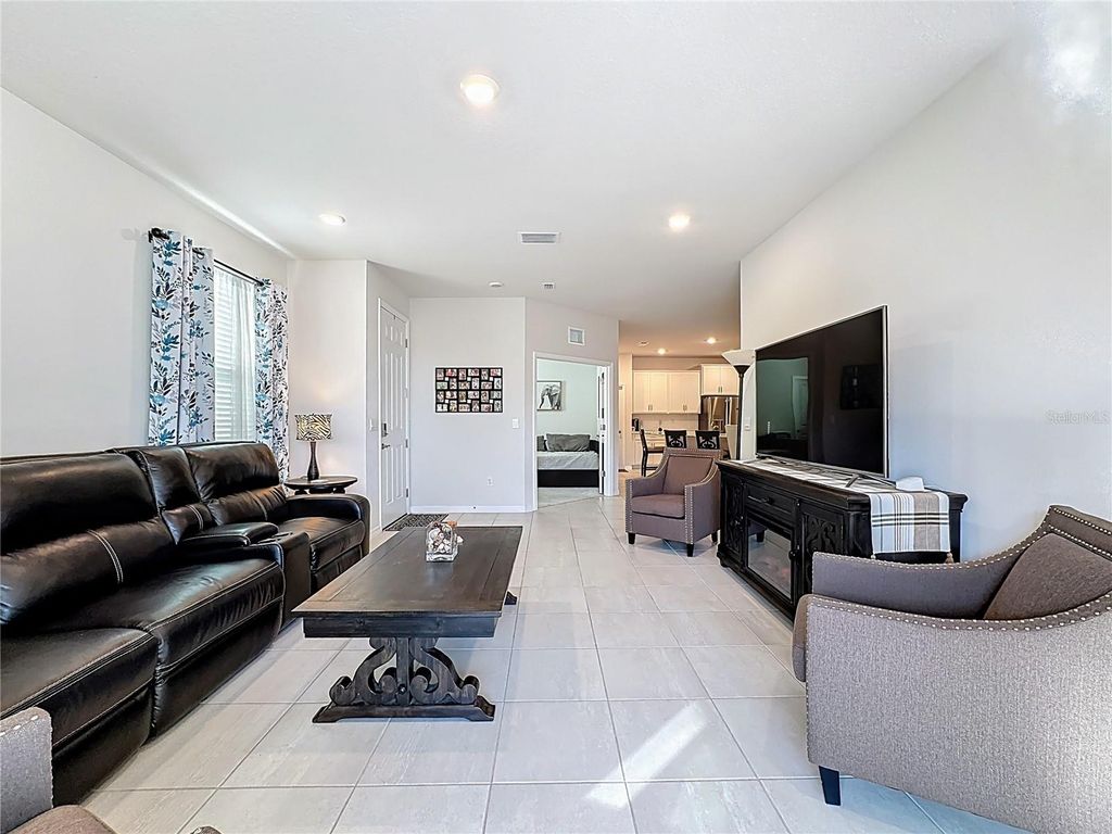 Image 14 of property listing at 621 157TH COURT E, Bradenton, FL 34212