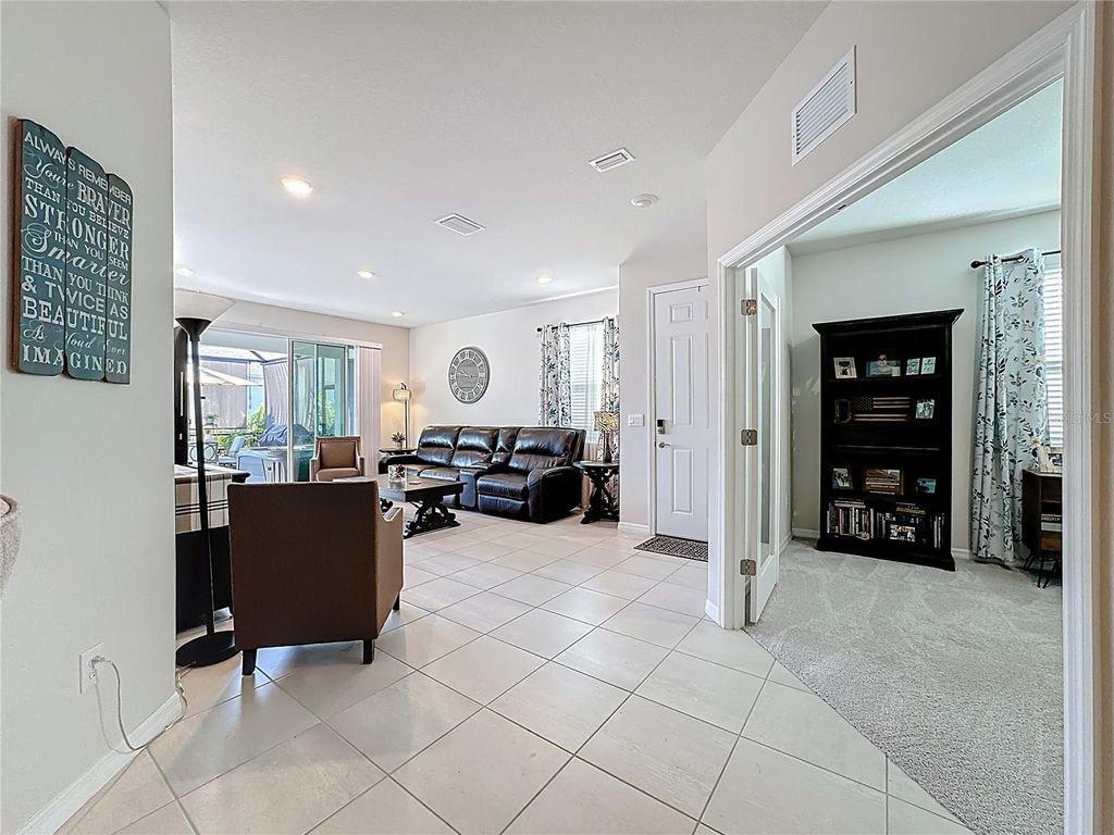 Image 15 of property listing at 621 157TH COURT E, Bradenton, FL 34212