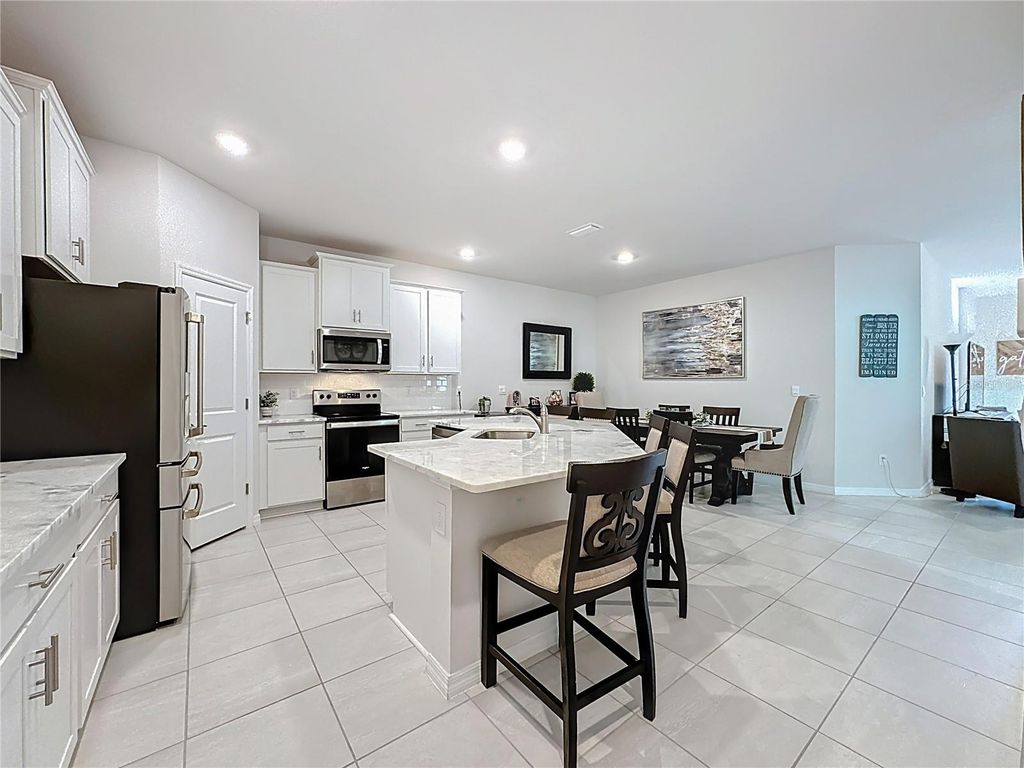 Image 16 of property listing at 621 157TH COURT E, Bradenton, FL 34212