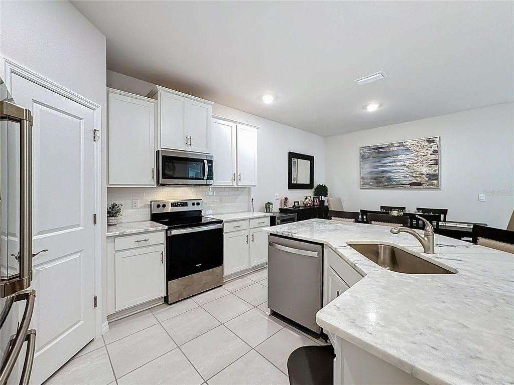 Image 17 of property listing at 621 157TH COURT E, Bradenton, FL 34212