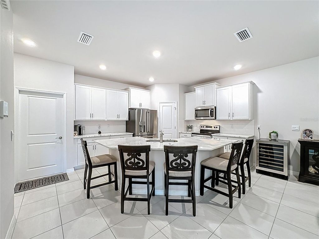 Image 19 of property listing at 621 157TH COURT E, Bradenton, FL 34212