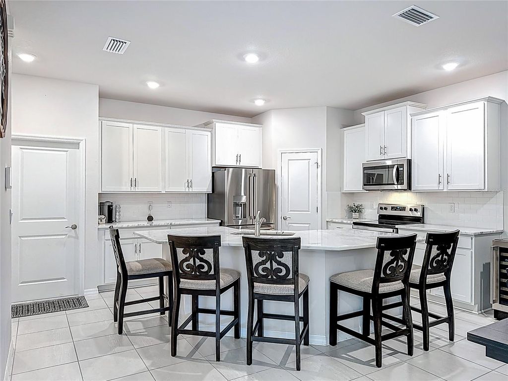 Image 20 of property listing at 621 157TH COURT E, Bradenton, FL 34212