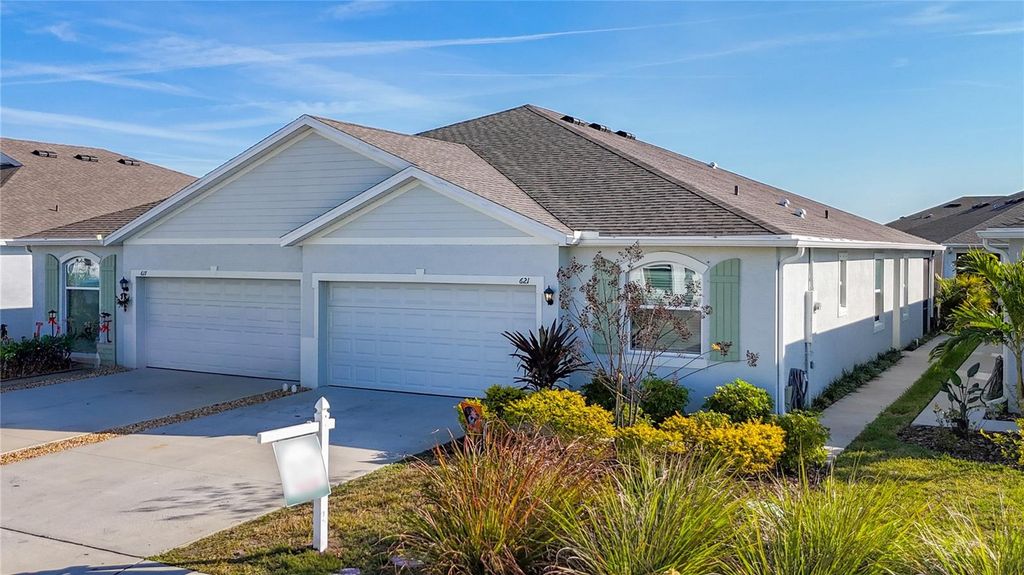 Image 3 of property listing at 621 157TH COURT E, Bradenton, FL 34212