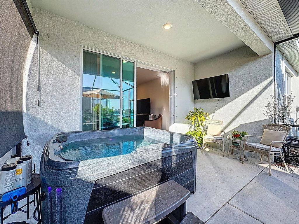 Image 31 of property listing at 621 157TH COURT E, Bradenton, FL 34212