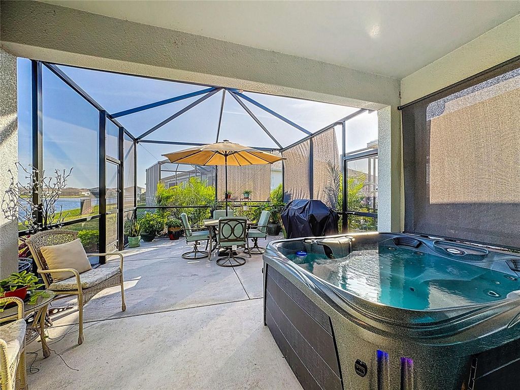 Image 5 of property listing at 621 157TH COURT E, Bradenton, FL 34212