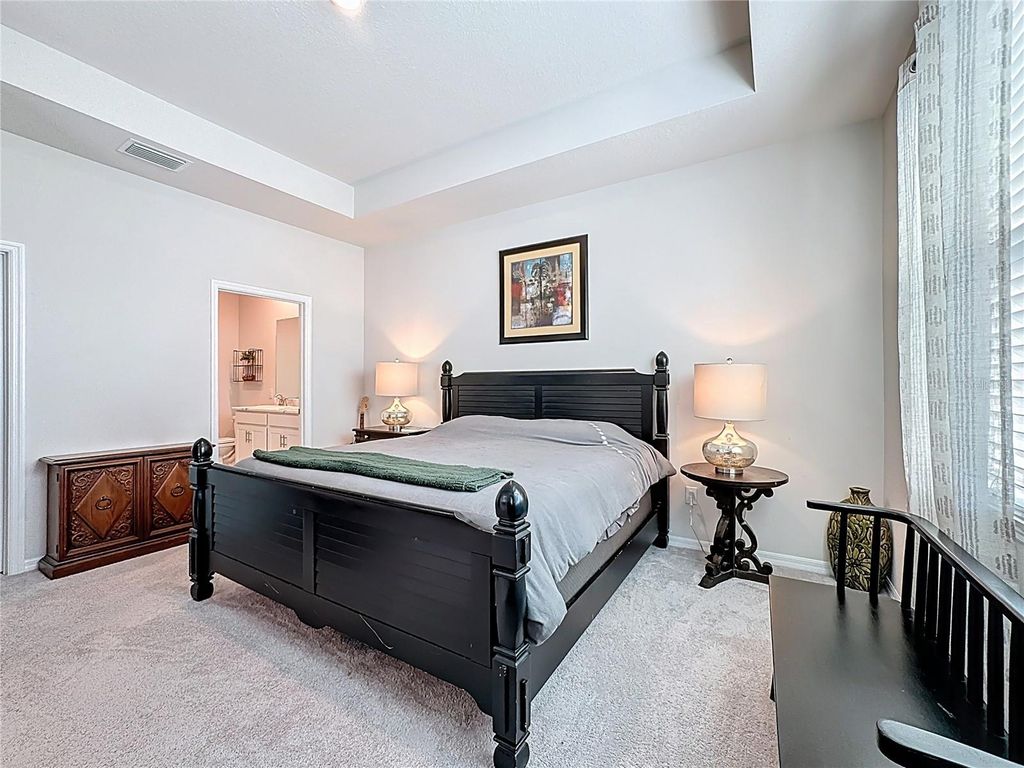 Image 7 of property listing at 621 157TH COURT E, Bradenton, FL 34212