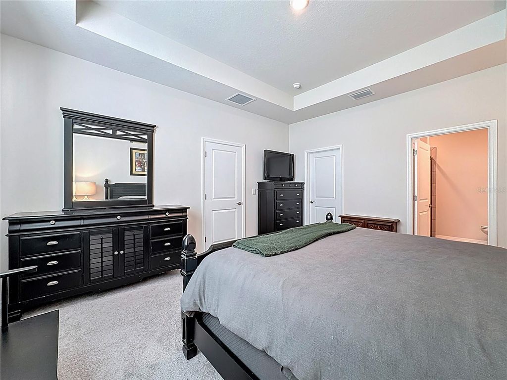 Image 8 of property listing at 621 157TH COURT E, Bradenton, FL 34212