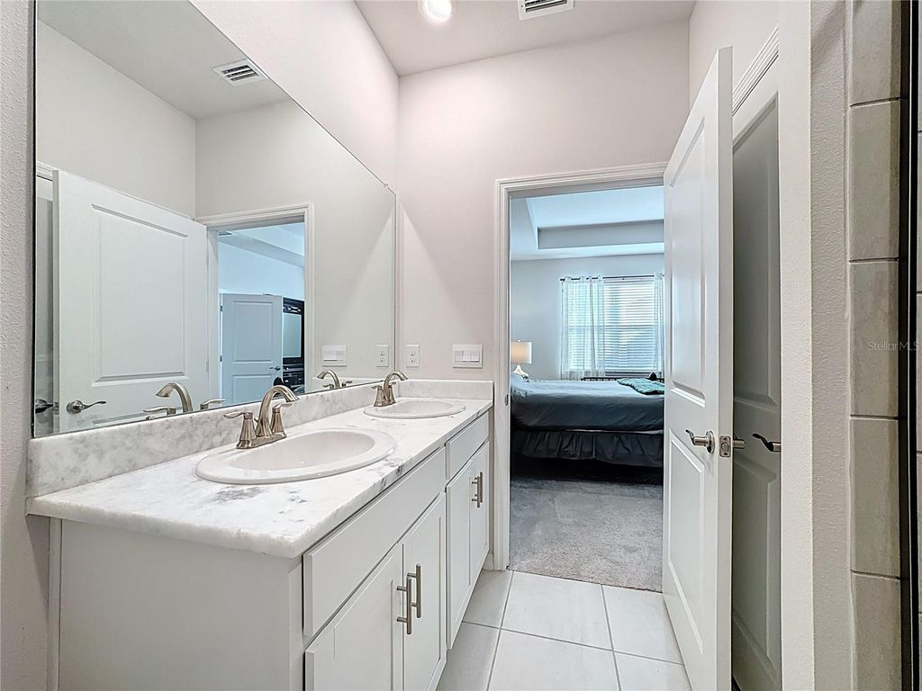 Image 9 of property listing at 621 157TH COURT E, Bradenton, FL 34212