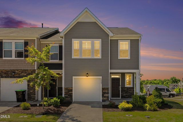 2002 Strickland Oak Way, Durham, NC 27703