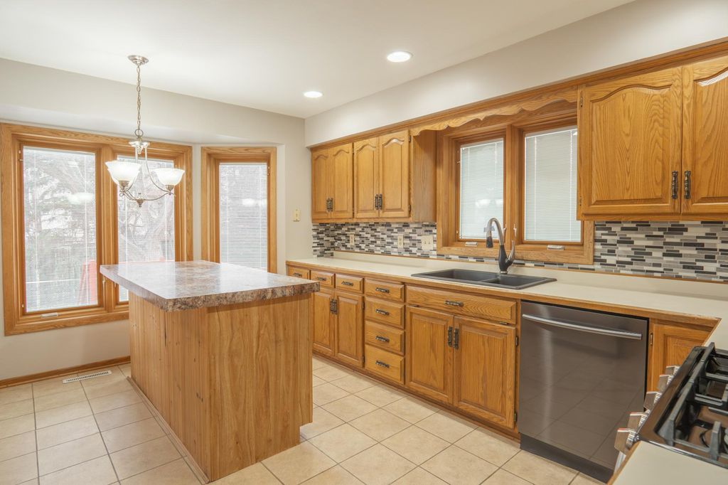 5245 Clayton Drive, Maple Plain, MN 55359 — photo 3