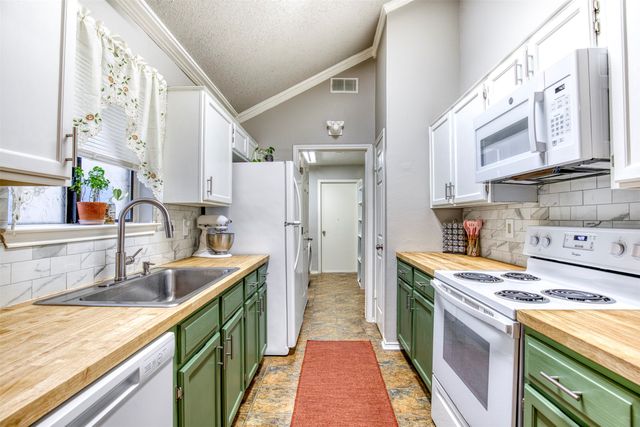 2817 Country Creek Lane, Fort Worth, TX 76123