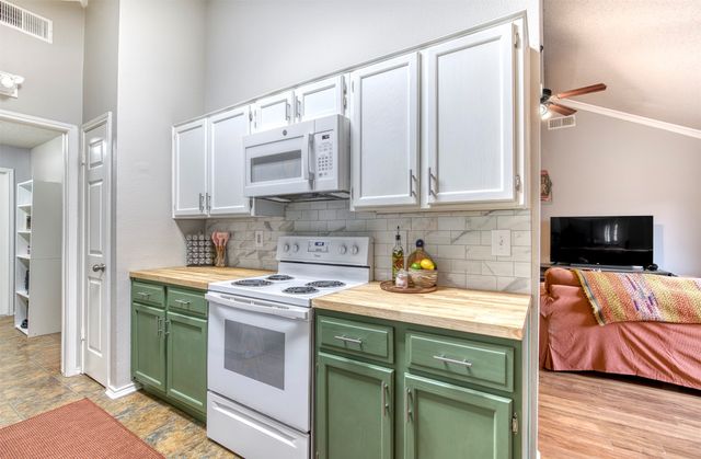 2817 Country Creek Lane, Fort Worth, TX 76123