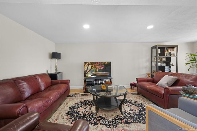 6 Linford Lane, Melville, NY 11747