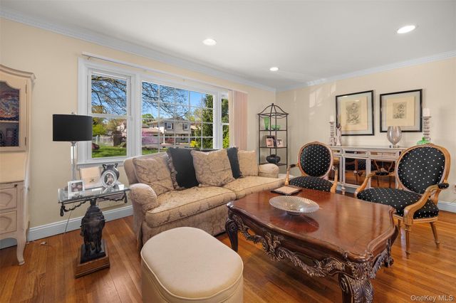 6 Linford Lane, Melville, NY 11747