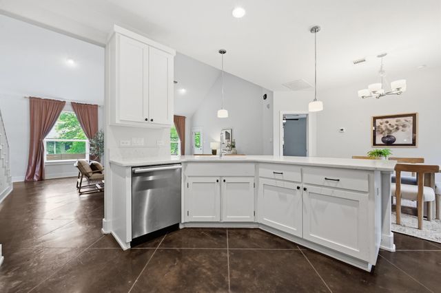 820 Panorama DR, Dripping Springs, TX 78620