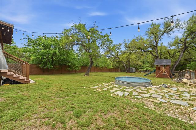 820 Panorama DR, Dripping Springs, TX 78620