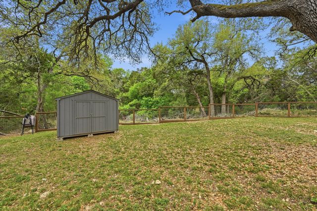 820 Panorama DR, Dripping Springs, TX 78620