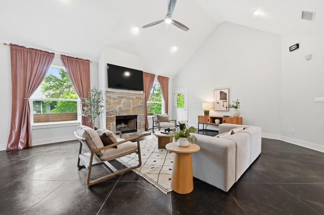 820 Panorama DR, Dripping Springs, TX 78620