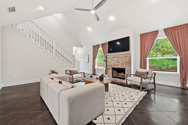 820 Panorama DR, Dripping Springs, TX 78620