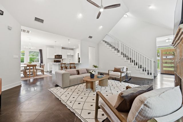 820 Panorama DR, Dripping Springs, TX 78620