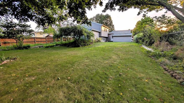 1826 Windingway Drive, Wixom, MI 48393