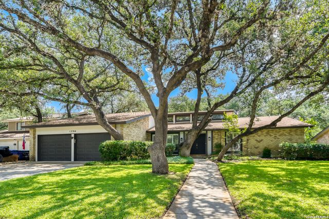 13914 Sugarberry Woods Street, San Antonio, TX 78249