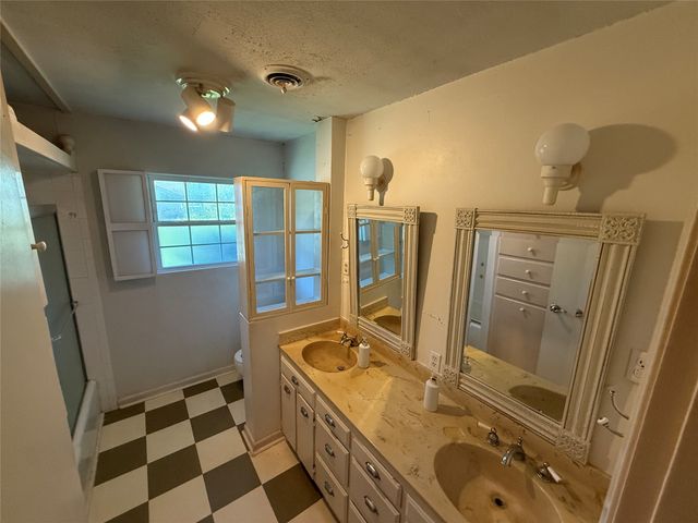 2200 Agnew Street, Bonham, TX 75418