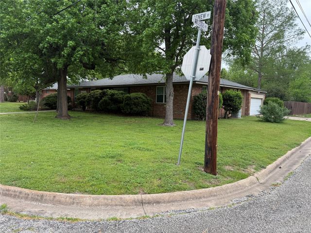 2200 Agnew Street, Bonham, TX 75418