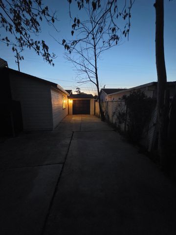 1430 N Golden Gate Ave, Stockton, CA 95205