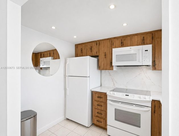 16465 NE 22nd Avenue 206, North Miami Beach, FL 33160