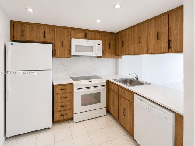 16465 NE 22nd Avenue 206, North Miami Beach, FL 33160