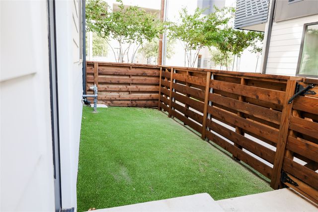 3616 San Jacinto Street 101, Dallas, TX 75204