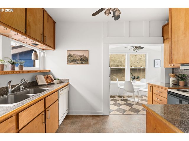 5817 Se BOISE St, Portland, OR 97206