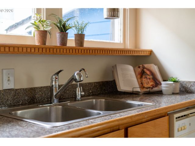 5817 Se BOISE St, Portland, OR 97206