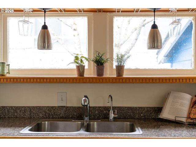 5817 Se BOISE St, Portland, OR 97206