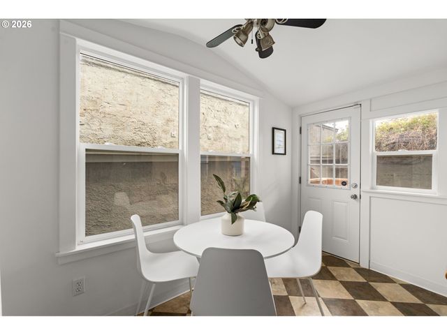 5817 Se BOISE St, Portland, OR 97206