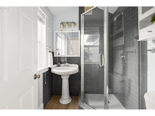 5817 Se BOISE St, Portland, OR 97206