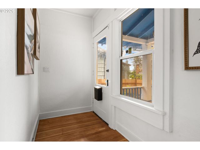 5817 Se BOISE St, Portland, OR 97206