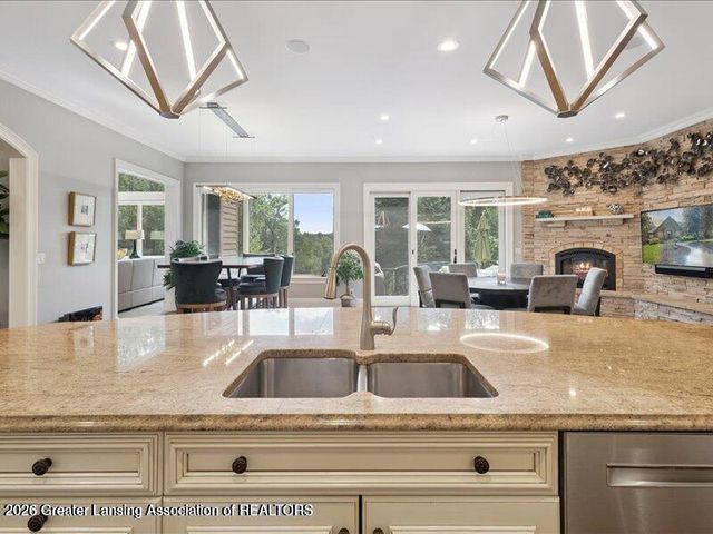 2471 Overglen Court, East Lansing, MI 48823