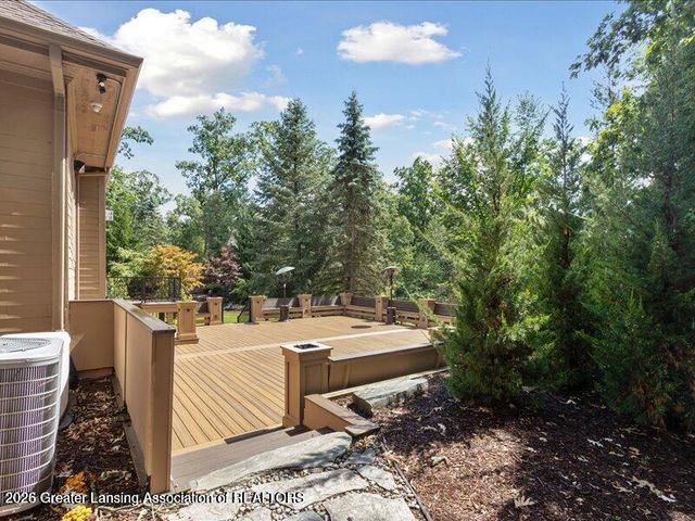 2471 Overglen Court, East Lansing, MI 48823