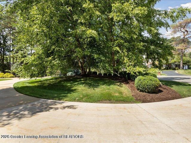 2471 Overglen Court, East Lansing, MI 48823