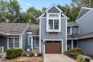 8073 Cobblestone Road, Urbandale, IA 50322