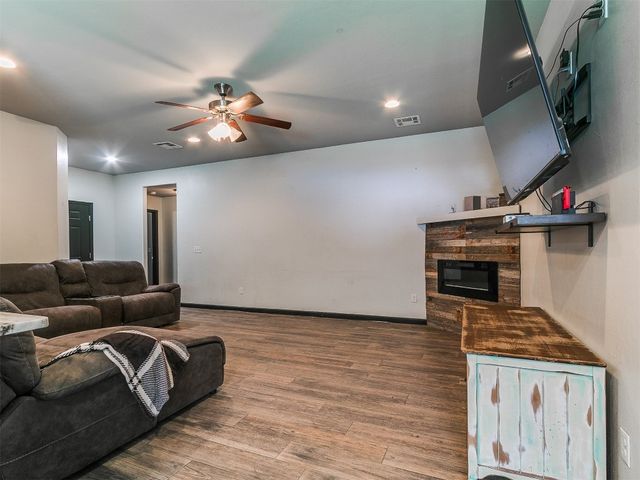 420 NE 17th Place, Newcastle, OK 73065
