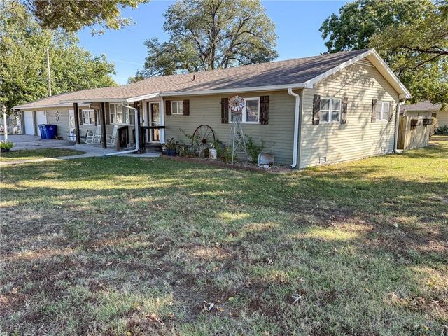 920 S Wilson Avenue, Chanute, KS 66720