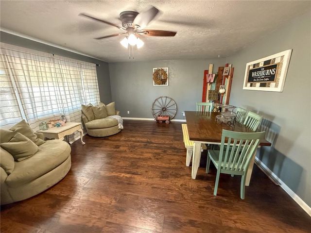 920 S Wilson Avenue, Chanute, KS 66720