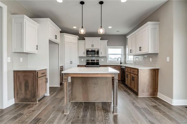 28321 W 160th Court, Gardner, KS 66030