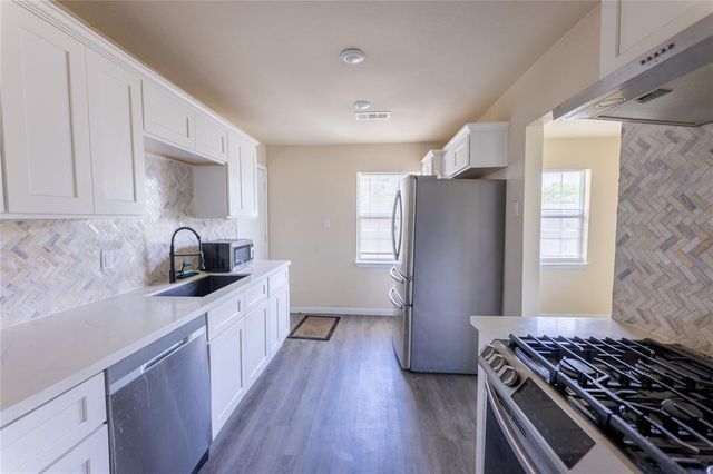 4942 Bataan Road, Houston, TX 77033