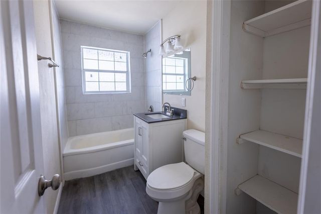 4942 Bataan Road, Houston, TX 77033