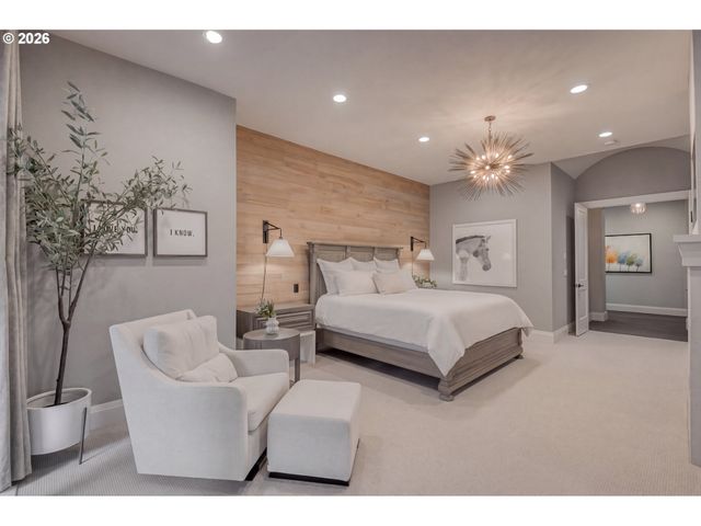 10627 Se PAXTON Ln, Happy Valley, OR 97086